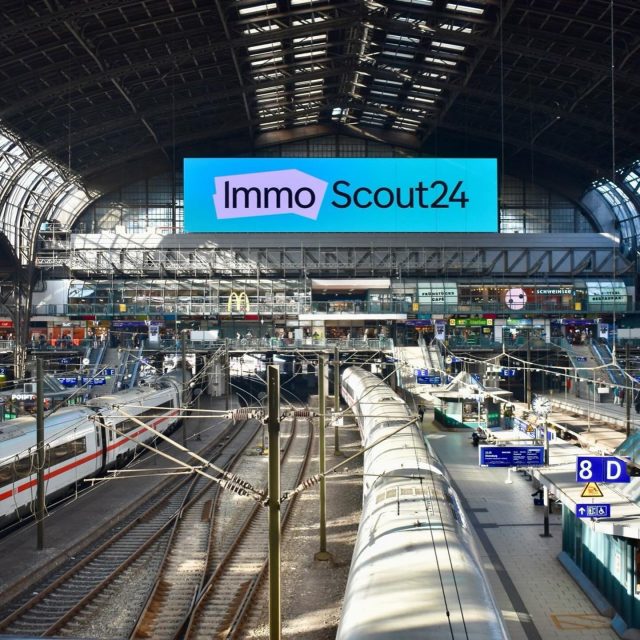 Last month, ImmoScout24 didn’t just go big, they went whale-big 🐋

We helped them land on Germany’s largest DOOH screen in Hamburg: The Whale.

342 m² of digital screen right inside Hamburg Central Station, one of the busiest places in the country. Around 550,000 (!!) people pass through here every single day. Who wouldn’t dream of having their OOH placement there?

The screen only went live this year, so we’re pretty proud to already see one of our clients up there.

Big thanks to the ImmoScout24 team for the trust. We love seeing bold ideas hit that big.